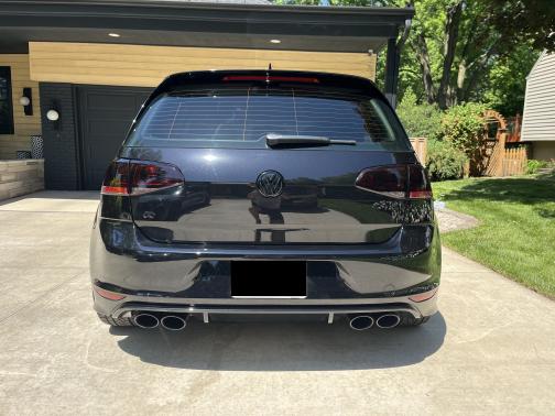 2016 Volkswagen Golf R 4-Door