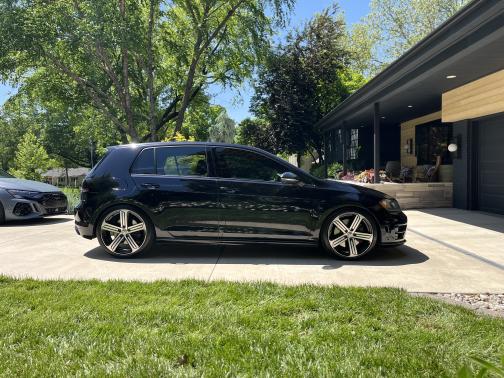 2016 Volkswagen Golf R 4-Door