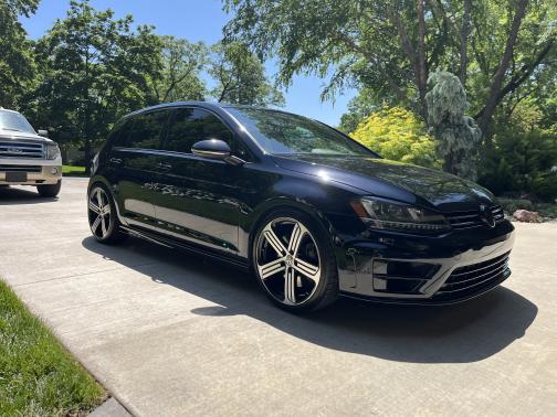 2016 Volkswagen Golf R 4-Door