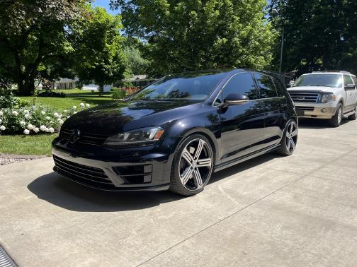 2016 Volkswagen Golf R 4-Door