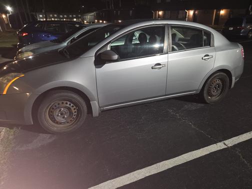 Gray 2009 Nissan Sentra 2.0 S