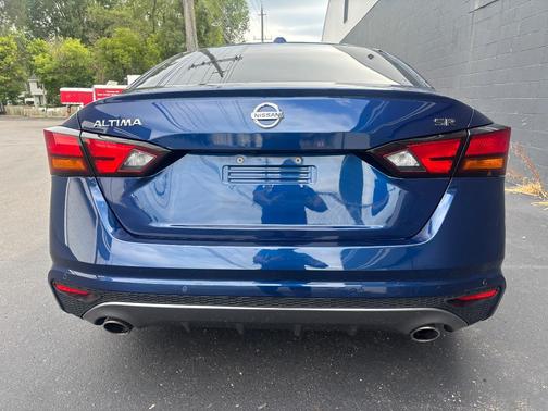 Blue 2021 Nissan Altima 2.5 SR