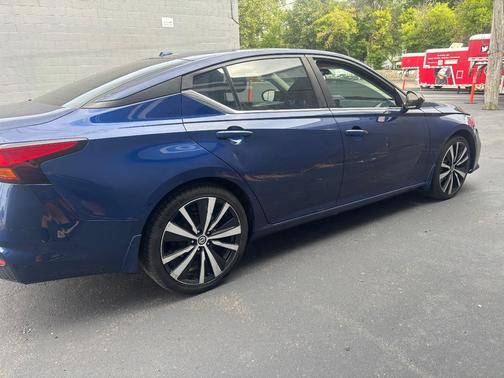 Blue 2021 Nissan Altima 2.5 SR