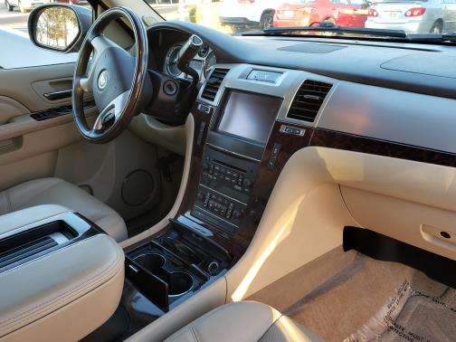 Photo 3 of 13 of 2013 Cadillac Escalade ESV Luxury