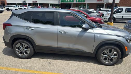 Gray 2026 Kia Seltos LX FWD