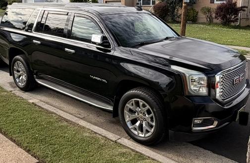 Black 2016 GMC Yukon XL SLT