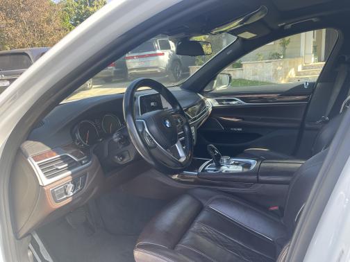 2017 BMW 740 i