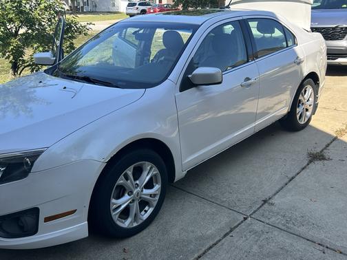 White 2012 Ford Fusion SE