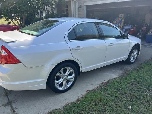 White 2012 Ford Fusion SE