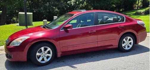 Red 2008 Nissan Altima 2.5 S