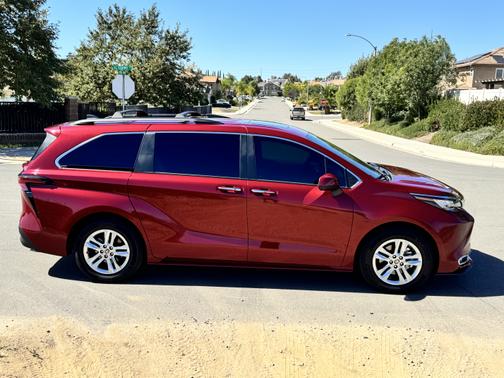 2022 Toyota Sienna XLE