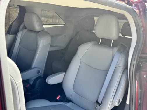 2022 Toyota Sienna XLE