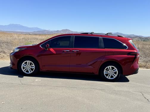 2022 Toyota Sienna XLE