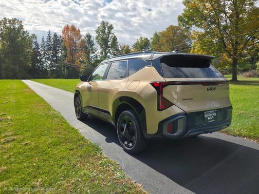 Brown 2027 Kia Seltos X-Line