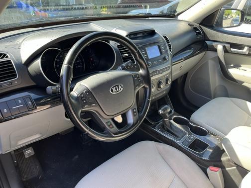 Black 2014 Kia Sorento LX