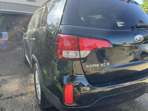 Black 2014 Kia Sorento LX