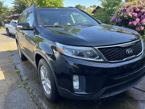 Black 2014 Kia Sorento LX