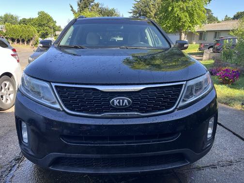 Black 2014 Kia Sorento LX