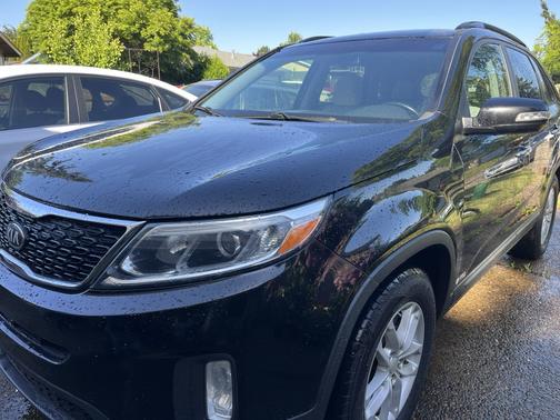 Black 2014 Kia Sorento LX