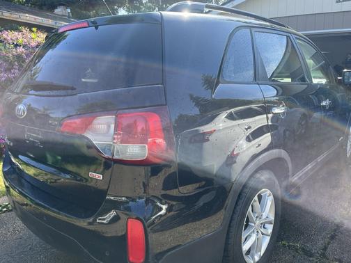 Black 2014 Kia Sorento LX