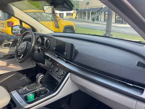 2024 Kia Carnival LX