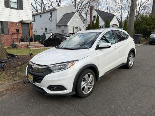 White 2019 Honda HR-V EX