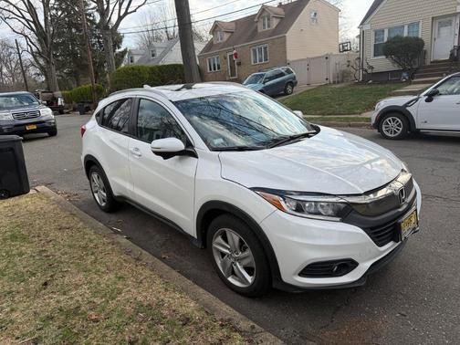 White 2019 Honda HR-V EX