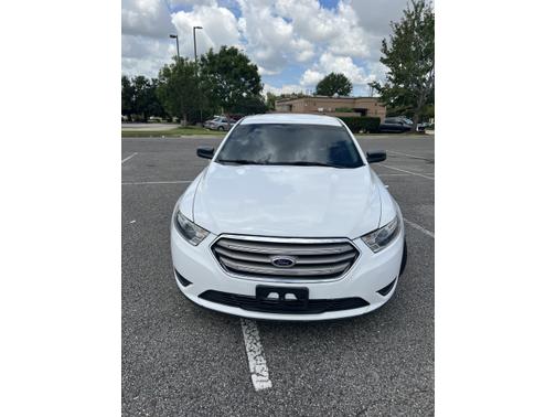 Photo 3 of 18 of 2015 Ford Taurus SE