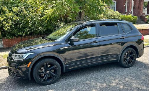 Black 2024 Volkswagen Tiguan 2.0T SE R-Line Black