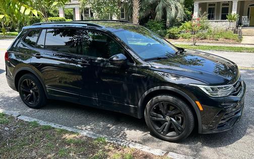 Black 2024 Volkswagen Tiguan 2.0T SE R-Line Black