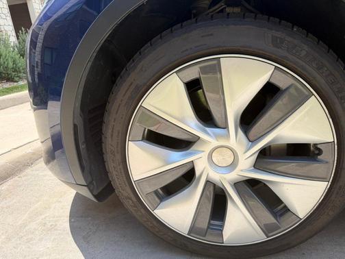 Blue 2023 Tesla Model Y Long Range