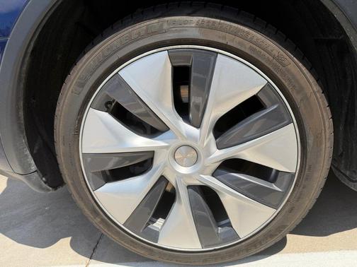 Blue 2023 Tesla Model Y Long Range