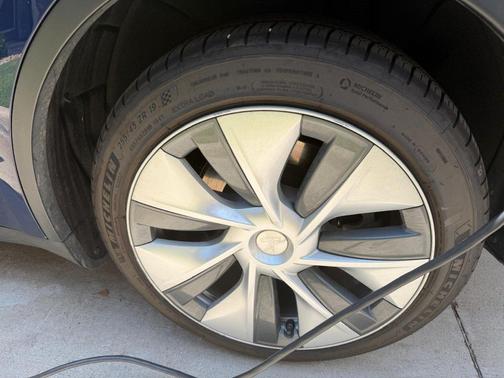 Blue 2023 Tesla Model Y Long Range