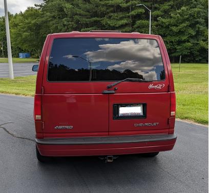 Photo 4 of 19 of 1998 Chevrolet Astro Base