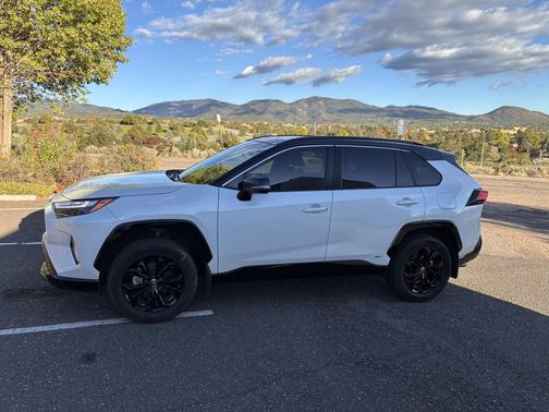White 2022 Toyota RAV4 Hybrid XSE