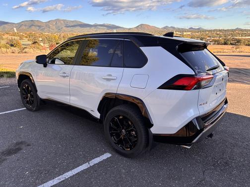 White 2022 Toyota RAV4 Hybrid XSE