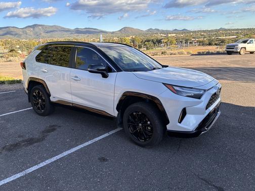White 2022 Toyota RAV4 Hybrid XSE