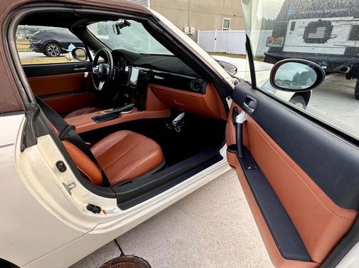 White 2006 Mazda MX-5 Miata Grand Touring