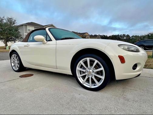 White 2006 Mazda MX-5 Miata Grand Touring