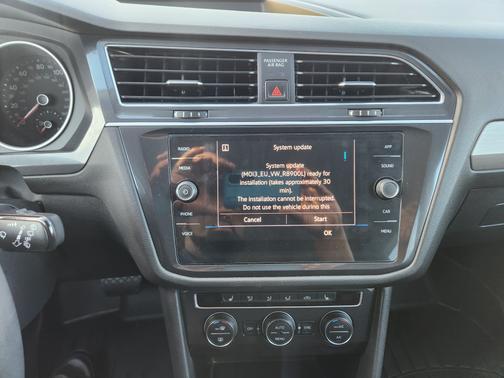 White 2021 Volkswagen Tiguan 2.0T SE