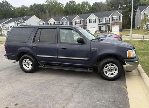 Blue 2000 Ford Expedition XLT