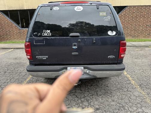 Blue 2000 Ford Expedition XLT