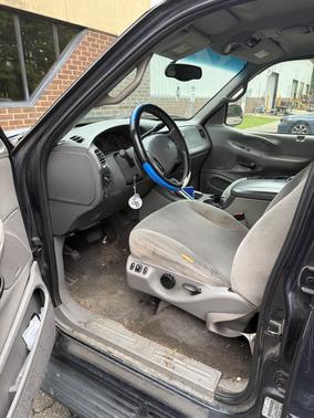 Blue 2000 Ford Expedition XLT