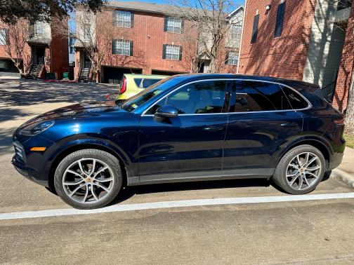 Blue 2019 Porsche Cayenne Cayenne