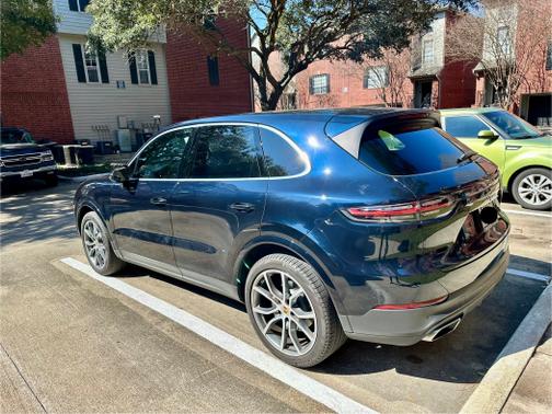 Blue 2019 Porsche Cayenne Cayenne