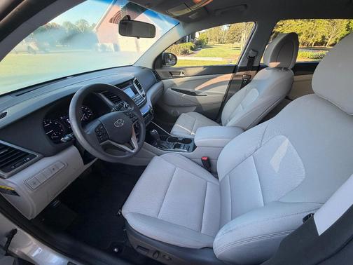 Gray 2017 Hyundai TUCSON SE