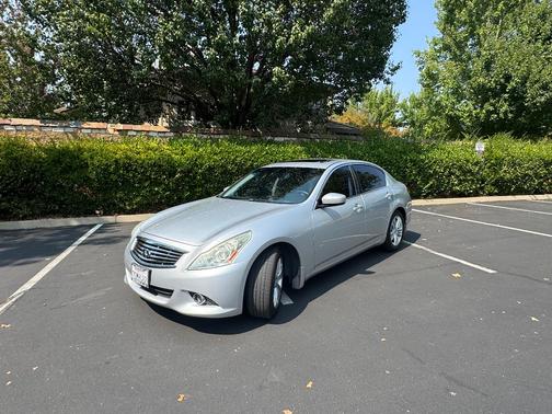 Silver 2013 INFINITI G37 Journey