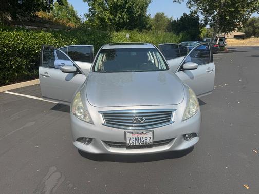 Silver 2013 INFINITI G37 Journey
