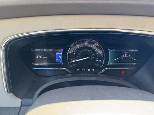 White 2016 Lincoln Navigator L Select