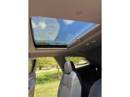 Photo 5 of 10 of 2019 Buick Enclave Essence